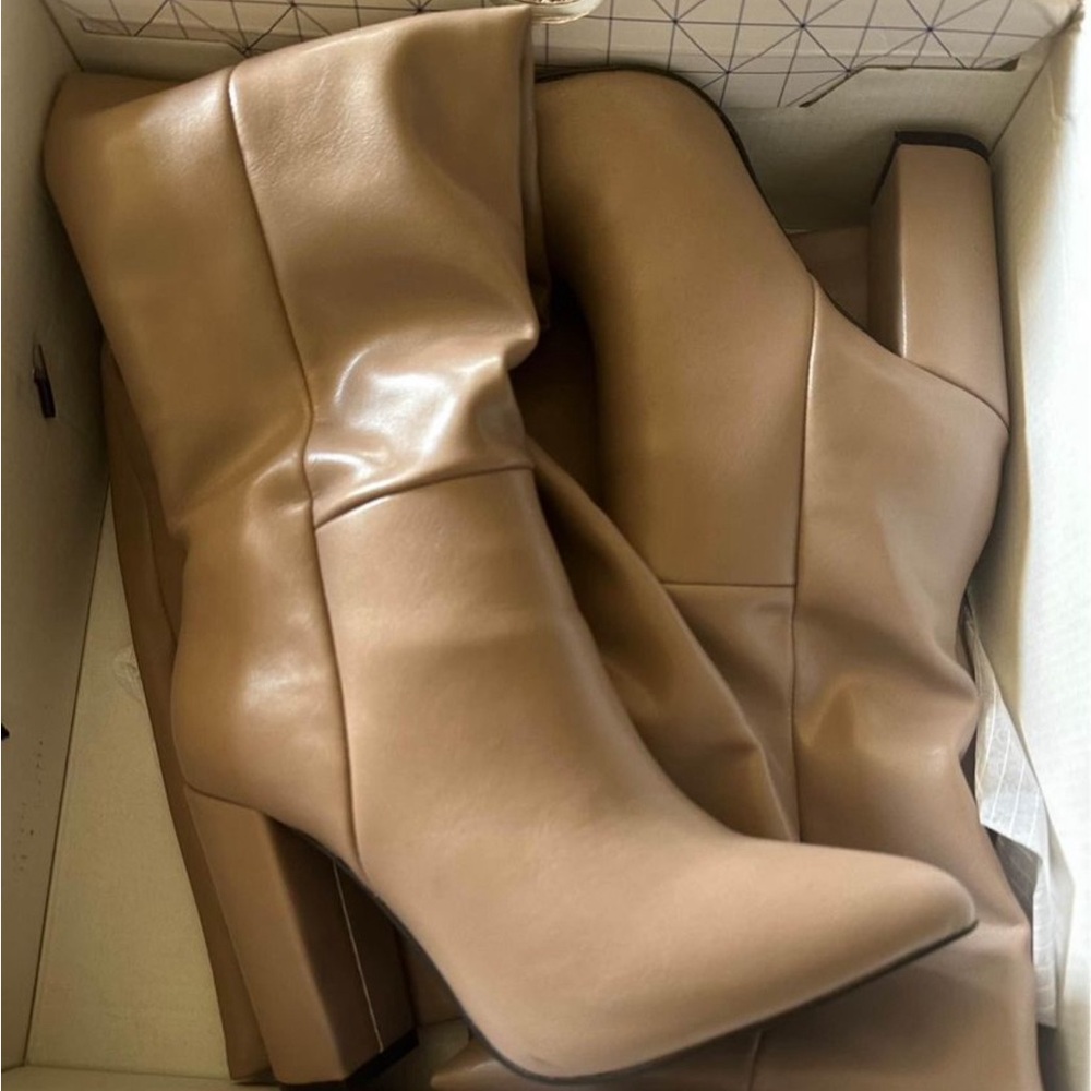 Women’s leather Tan high boots size 5